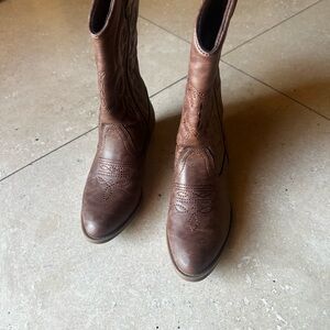 Tucker and Tate cowboy boots rubber sole
